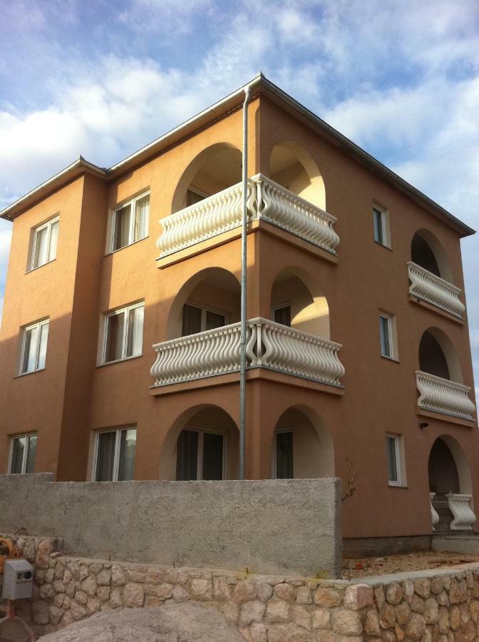 Apartments Mara Novi Vinodolski Bagian luar foto