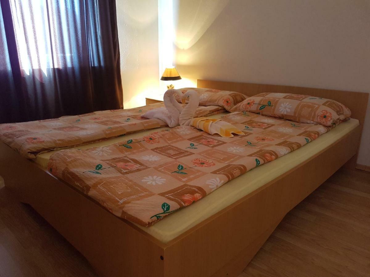 Apartments Mara Novi Vinodolski Bagian luar foto